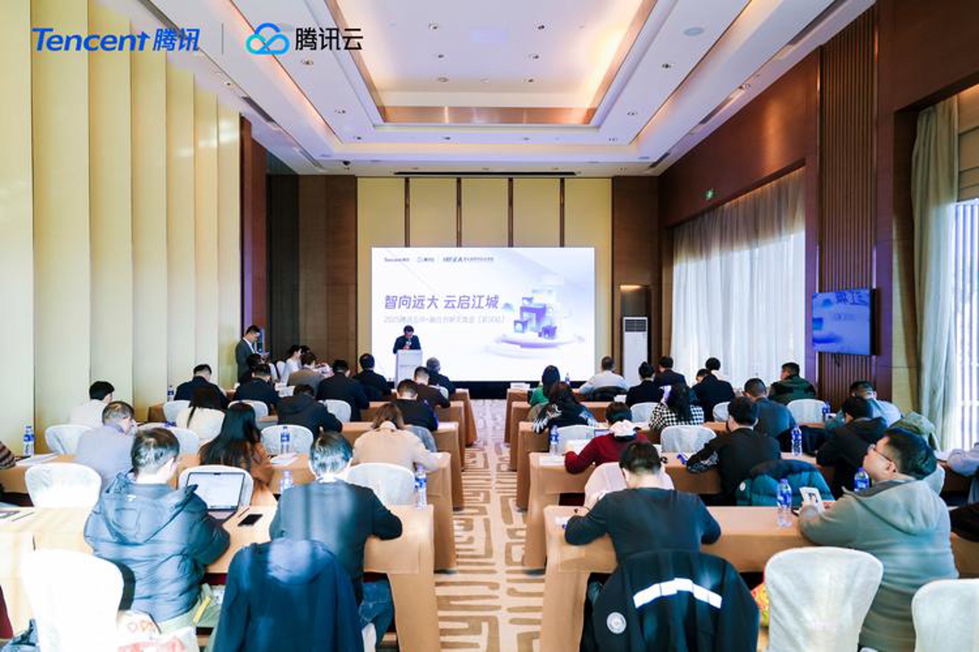 人工智能开发：从想象走向现实的桥梁